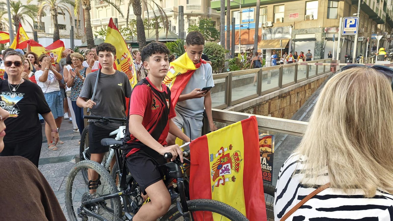 Movilización ciudadana en Plaza de los Reyes contra la gestión que el Gobierno nacional hace de la crisis migratoria