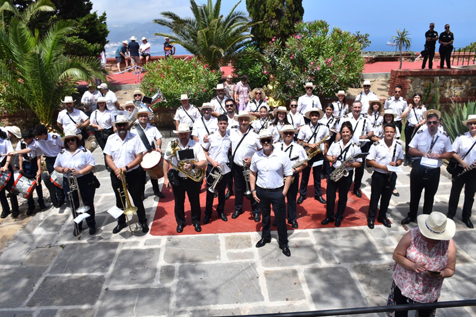 La banda de música municipal de Ceuta musicalizó la procesión del Santo. / FOTO NICOL´S
