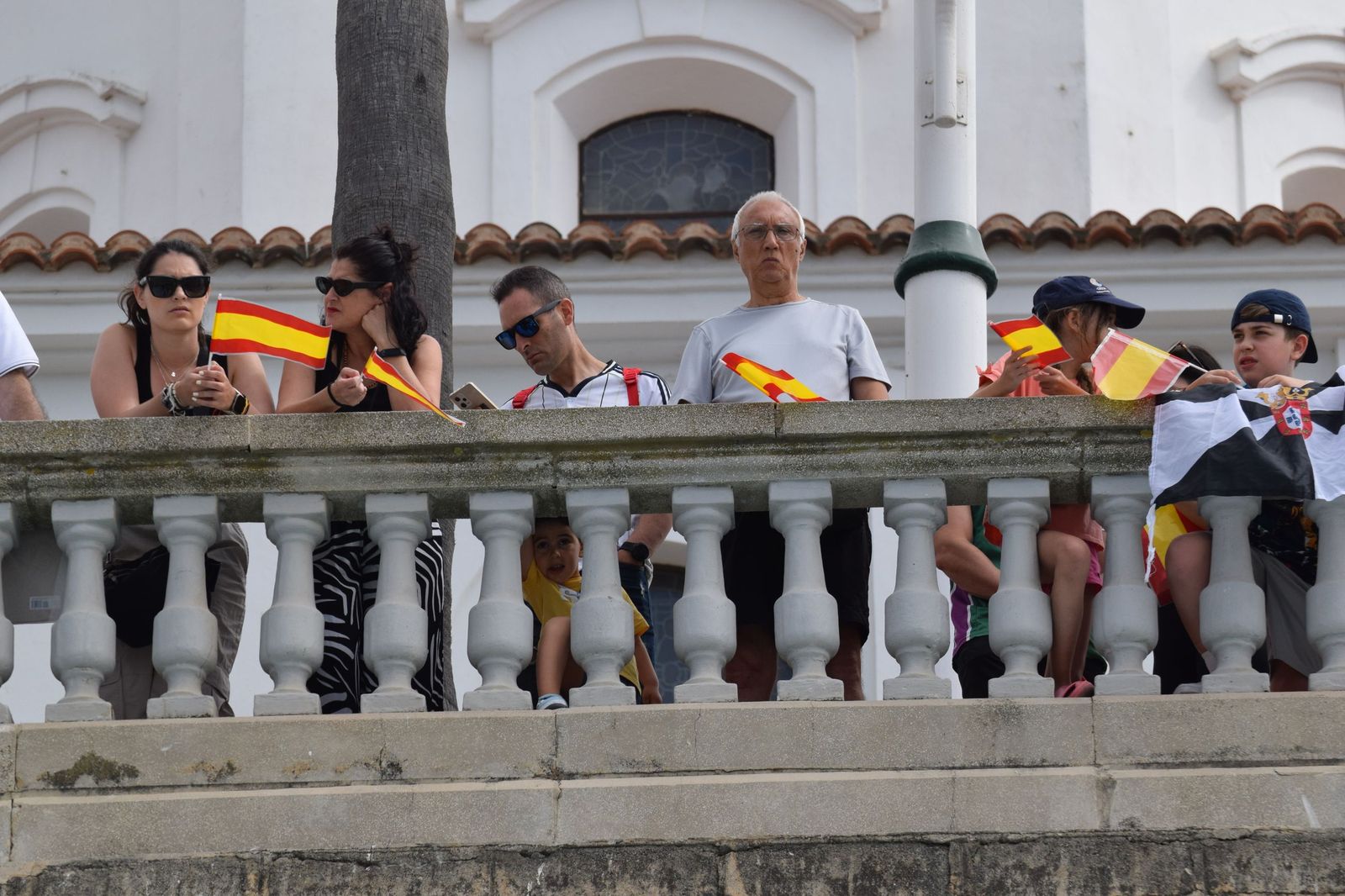 FOTOGALERÍA | Ceuta mira al cielo para celebrar a sus Fuerzas Armadas