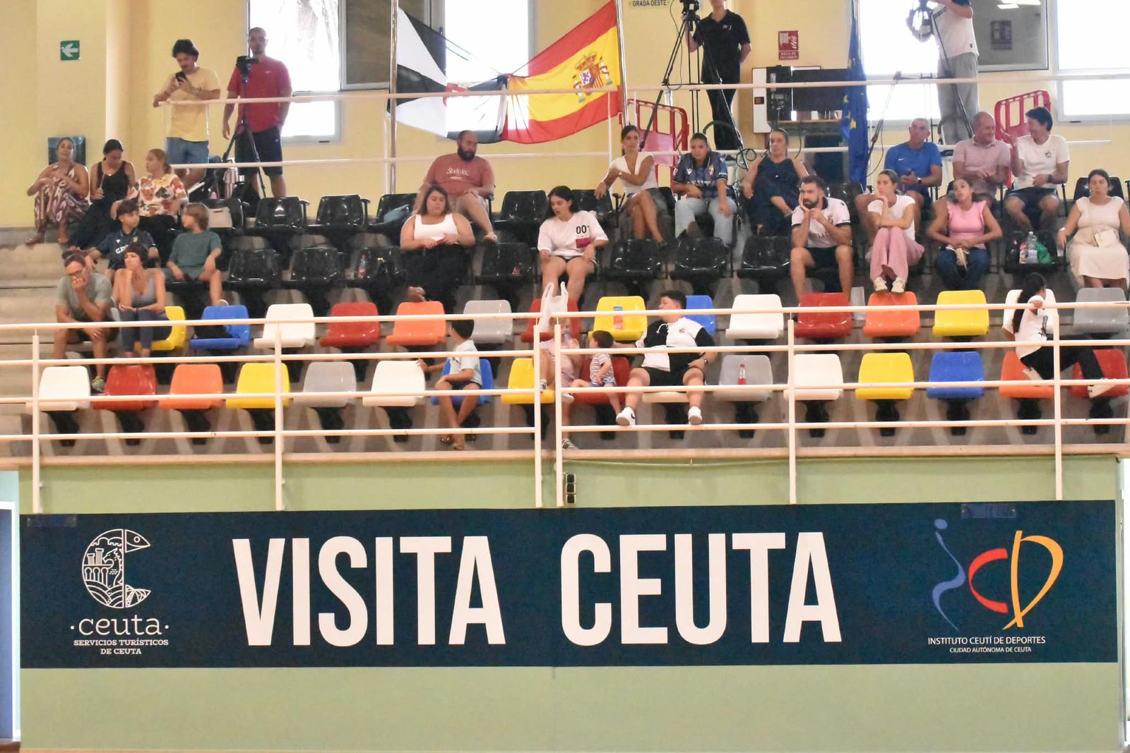 El Ceuta femenino deja escapar una merecida victoria en su debut en casa