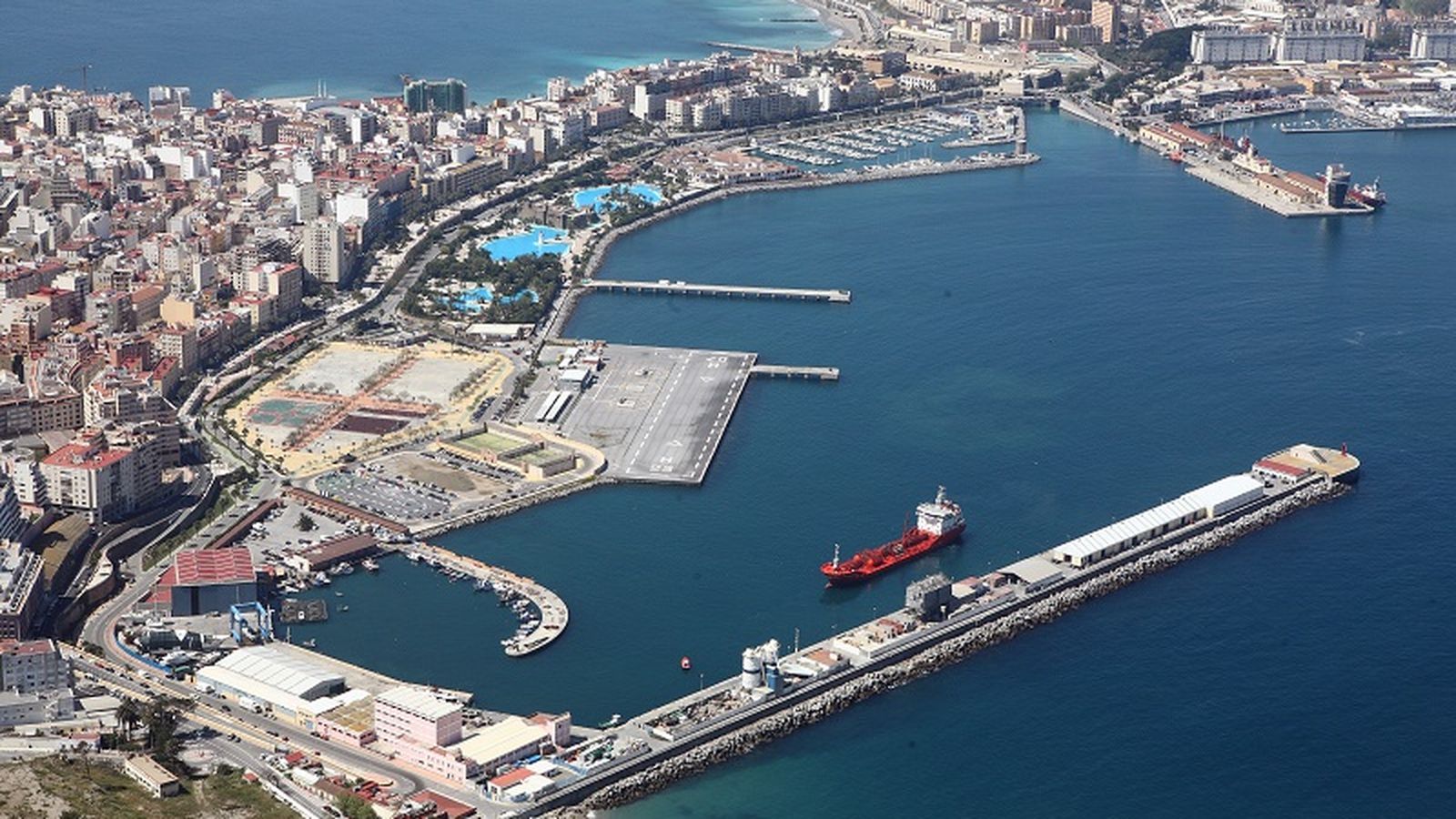 Imagen aérea del puerto de Ceuta