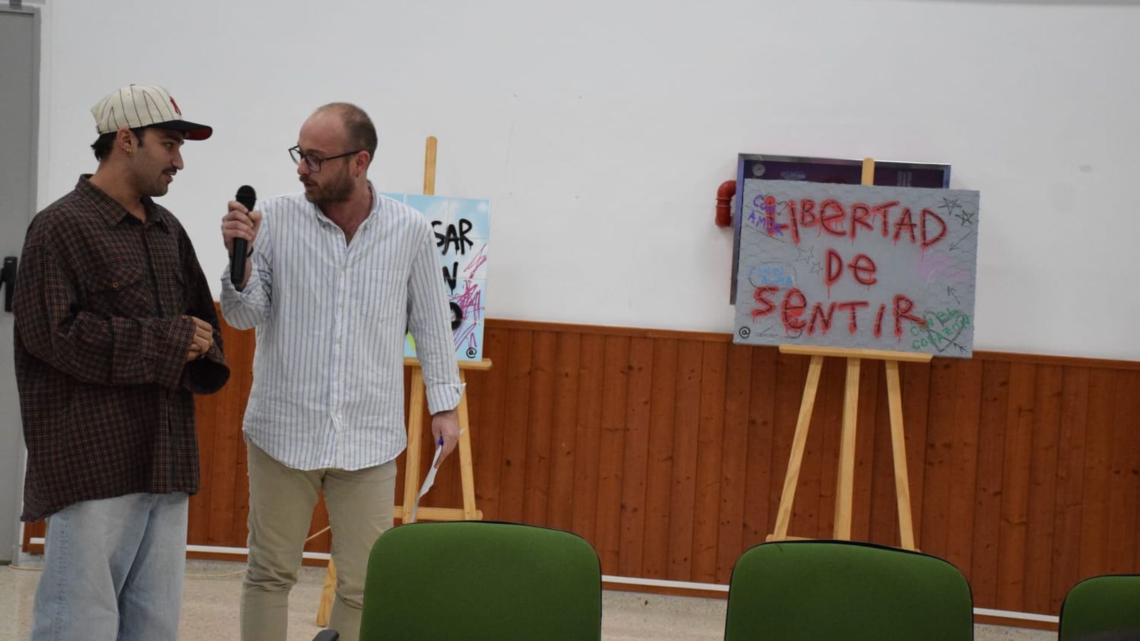 Imagen de la primera de las jornadas “Democracia, Igualdad, Convivencia y Libertad” en el Camoens.