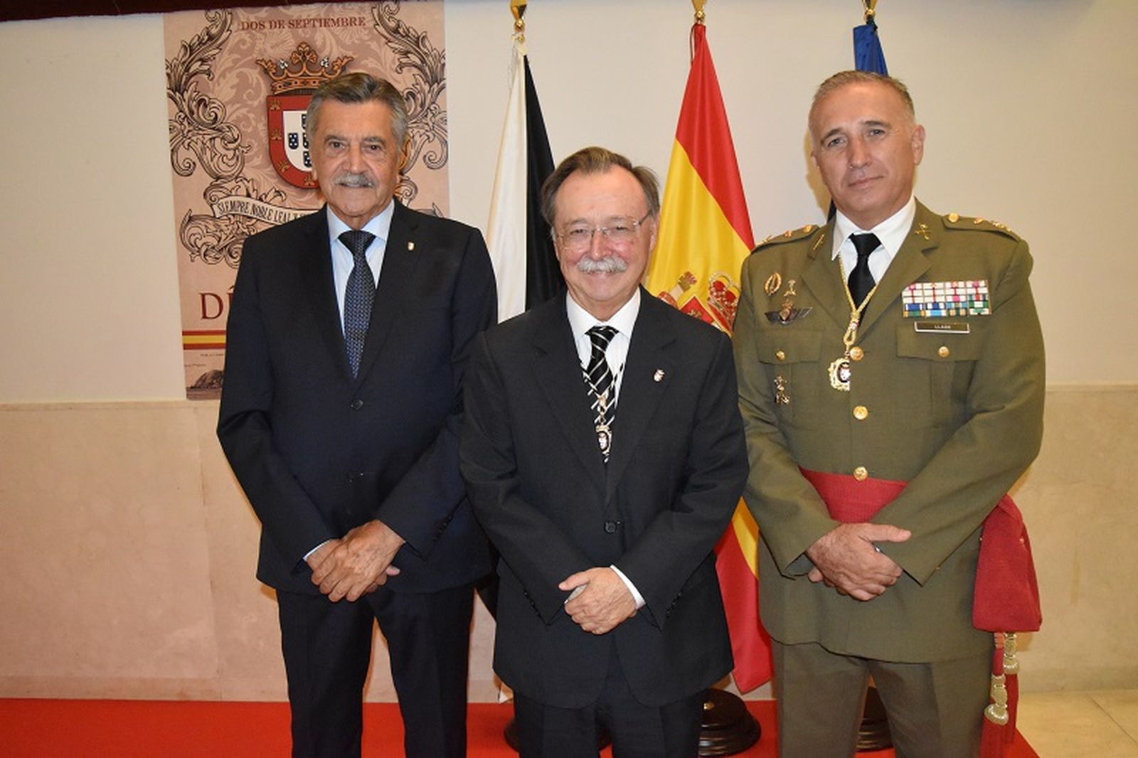 Vivas y Llago durante el último acto institucional por el Día de Ceuta. / FOTO NICOL'S