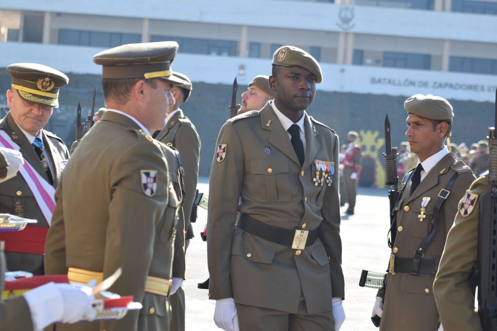 El Regimiento de Ingenieros 7 honra a San Fernando en una solemne parada militar en El Jaral