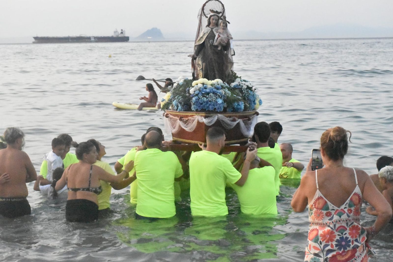 La Virgen del Carmen del Puerto encandila la barriada de Villajovita