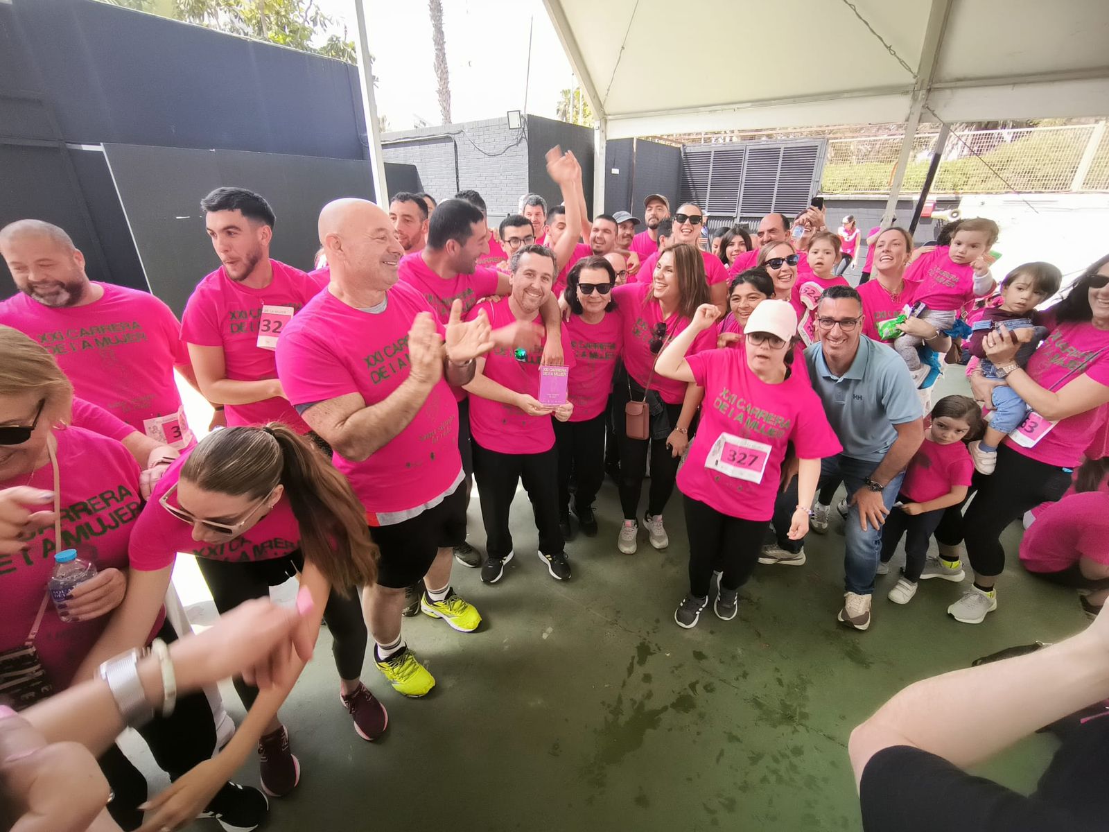 Ceuta se viste de rosa para abrazarse a la vida