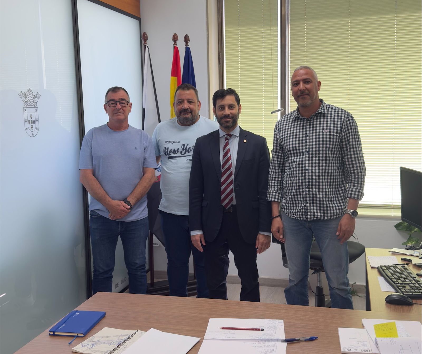 Los sindicalistas, durante su reunión con el consejero