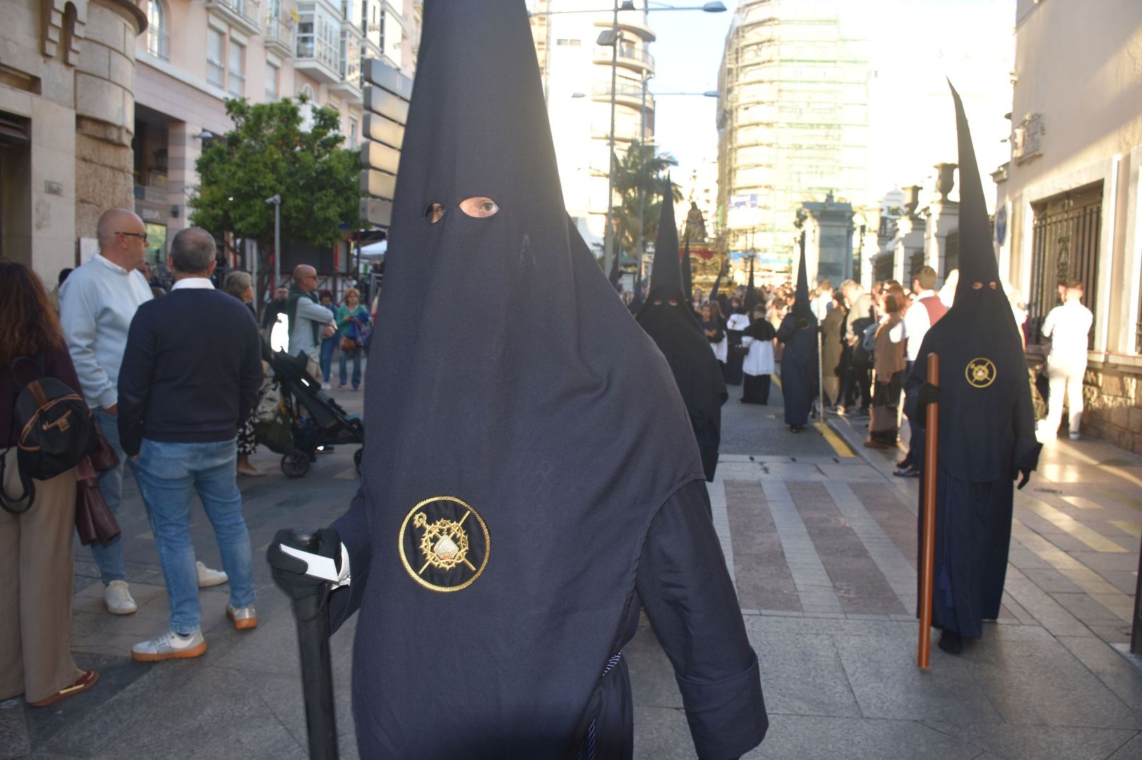 Aroma cofrade y estudiantil: Las Penas reina en el Jueves Santo