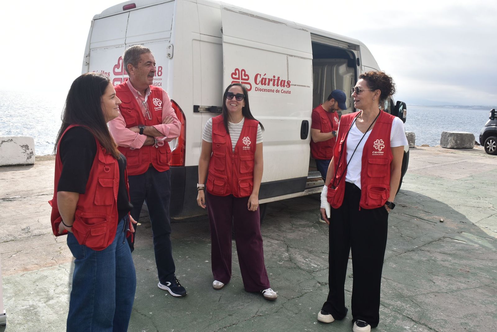 Concentración motera en Juan XXIII para ayudar a Cáritas en la recogida de alimentos