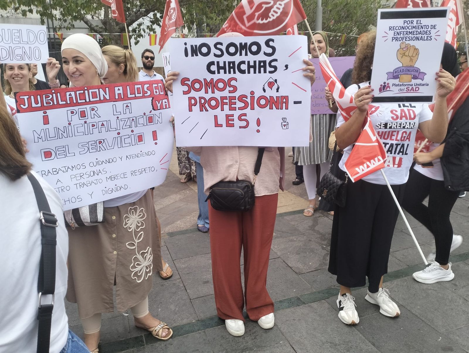 Las concentradas exhiben carteles con sus reivindicaciones