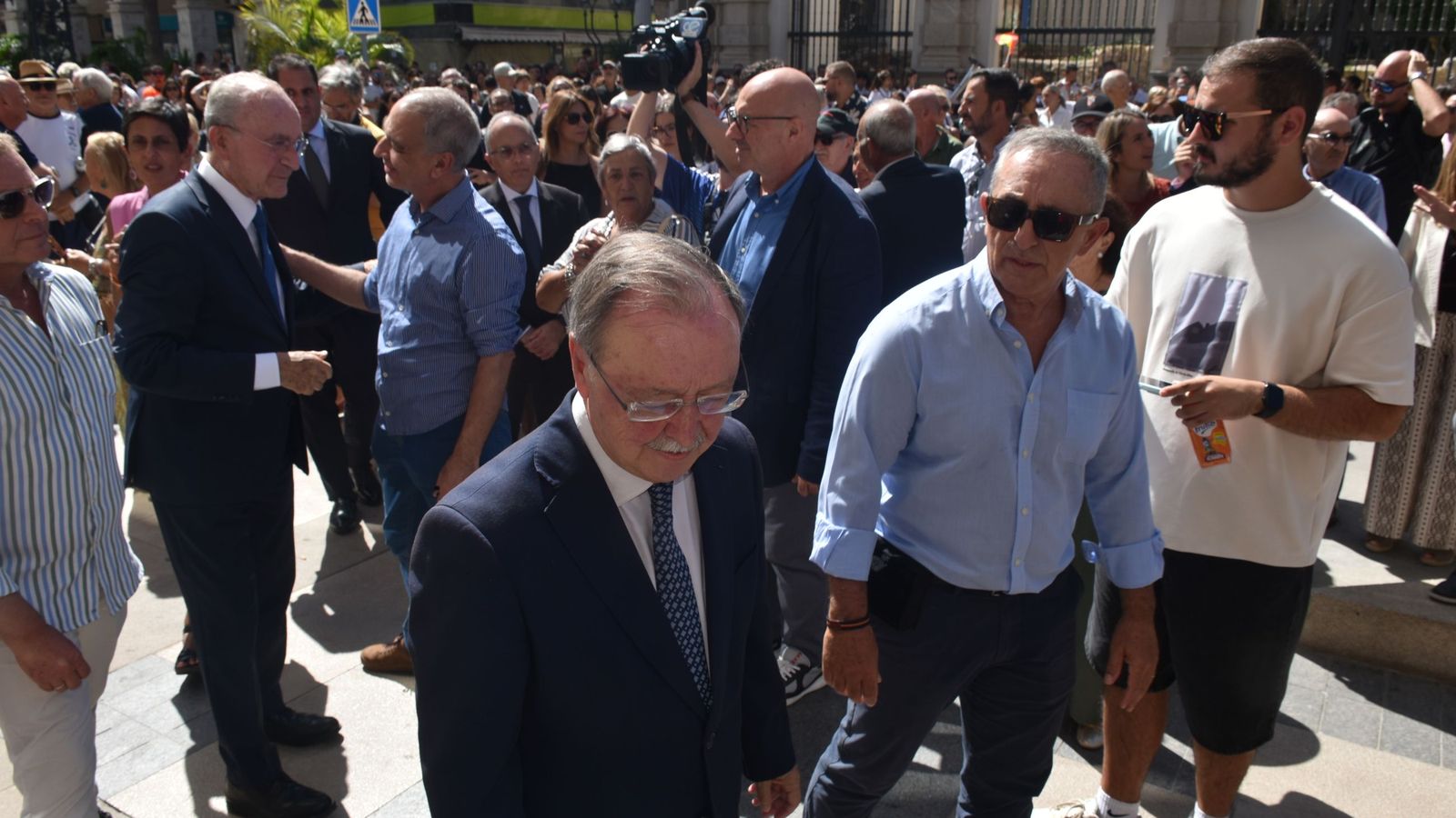 Así se ha vivido el primer minuto de silencio en el Palacio de la Asamblea