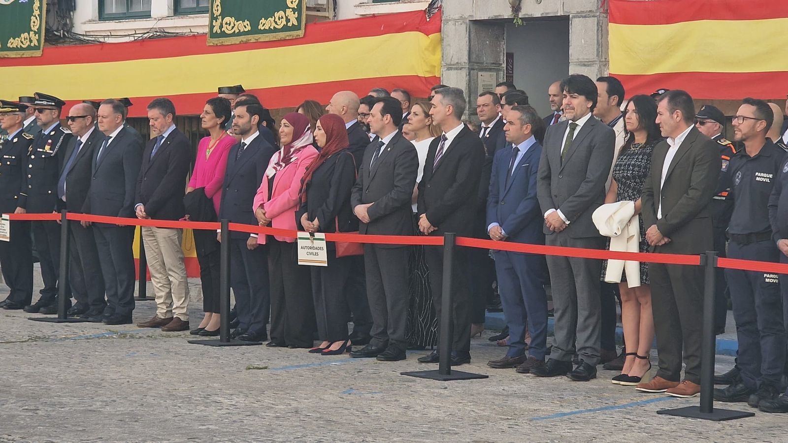 Autoridades políticas durante el acto de la Guardia Civil en la Comandancia