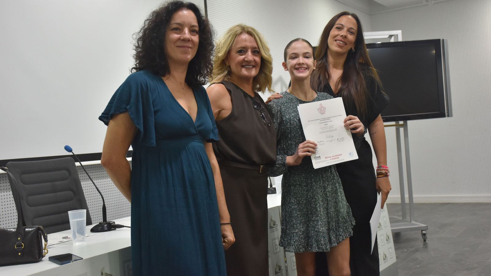 Entrega de diplomas de la Royal Academy of Dance a alumnas de la Escuela de Danza de Rosa Founaud Entrega de diplomas de la Royal Academy of Dance a alumnas de la Escuela de Danza de Rosa Founaud