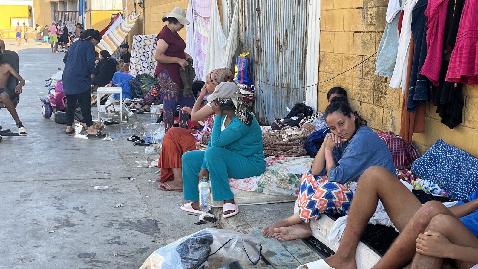 Migrantes en el polígono del Tarajal