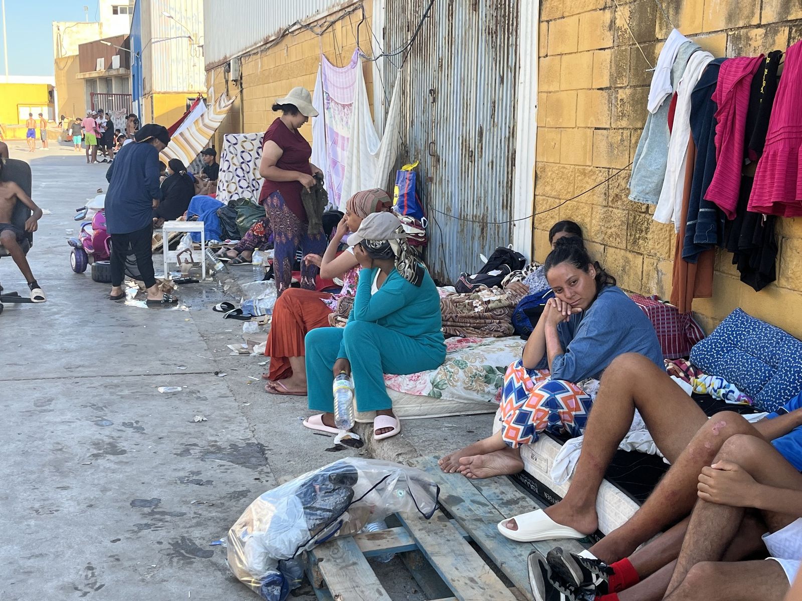 Migrantes en el polígono del Tarajal