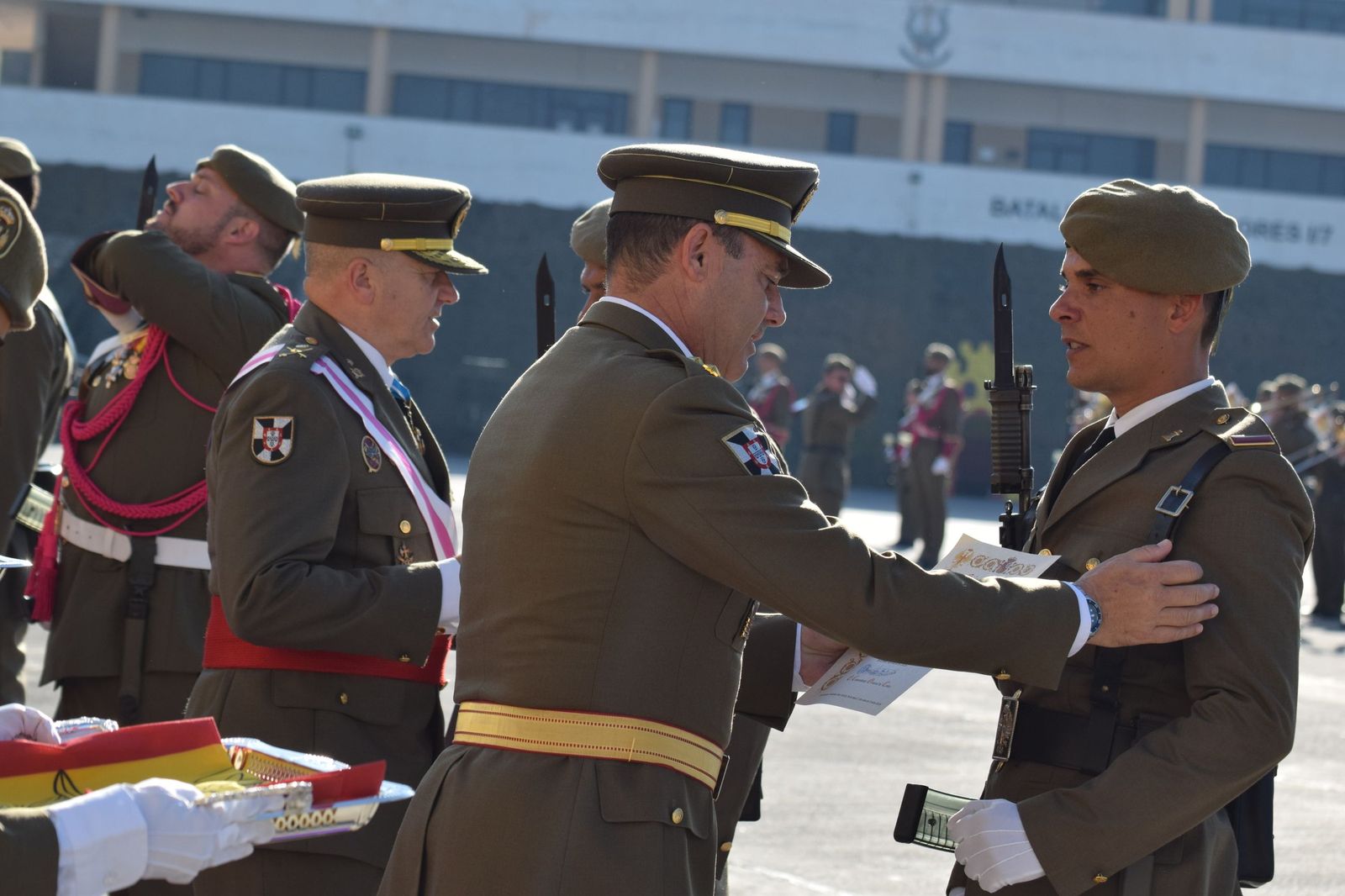 El Regimiento de Ingenieros 7 honra a San Fernando en una solemne parada militar en El Jaral
