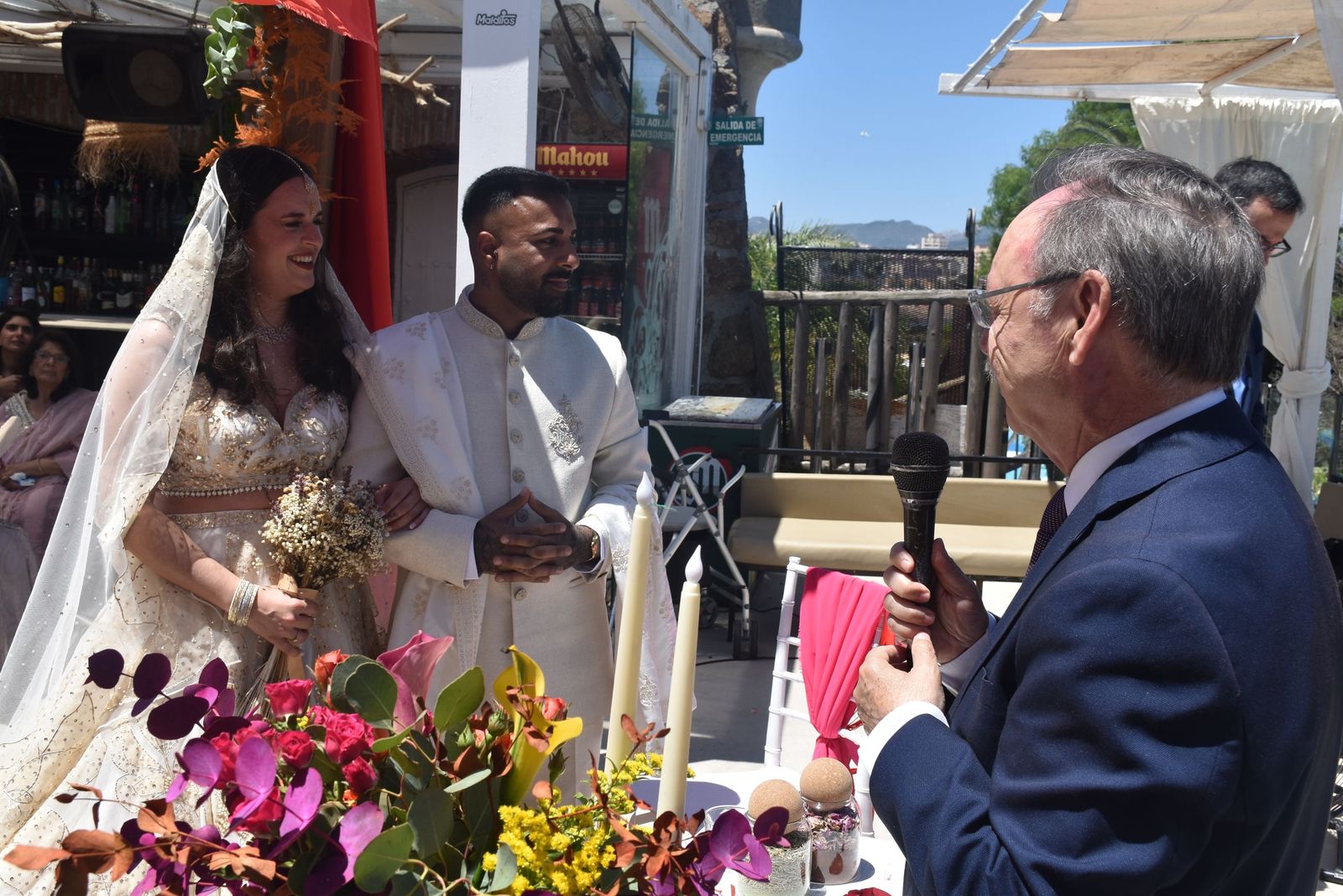 Direk y Rocío sellan su amor bajo el cielo de Ceuta