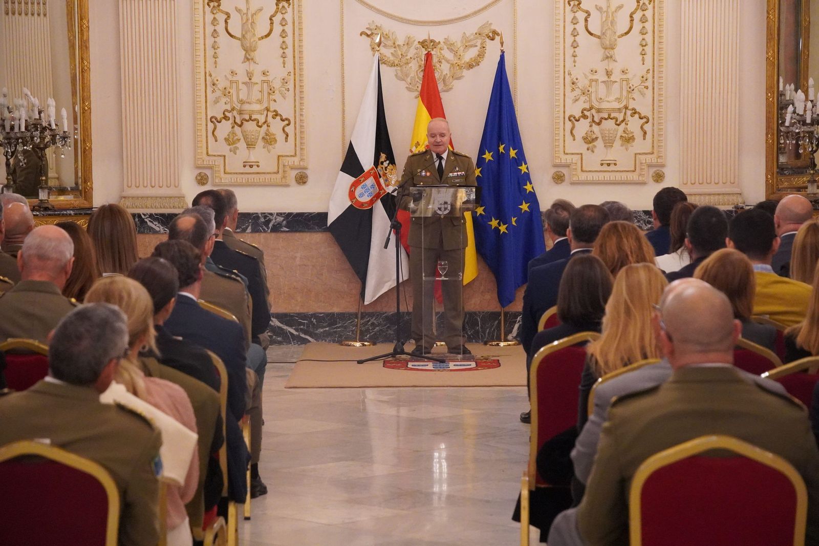 Así ha sido la imposición de la Medalla de Plata de la Ciudad a Caballería