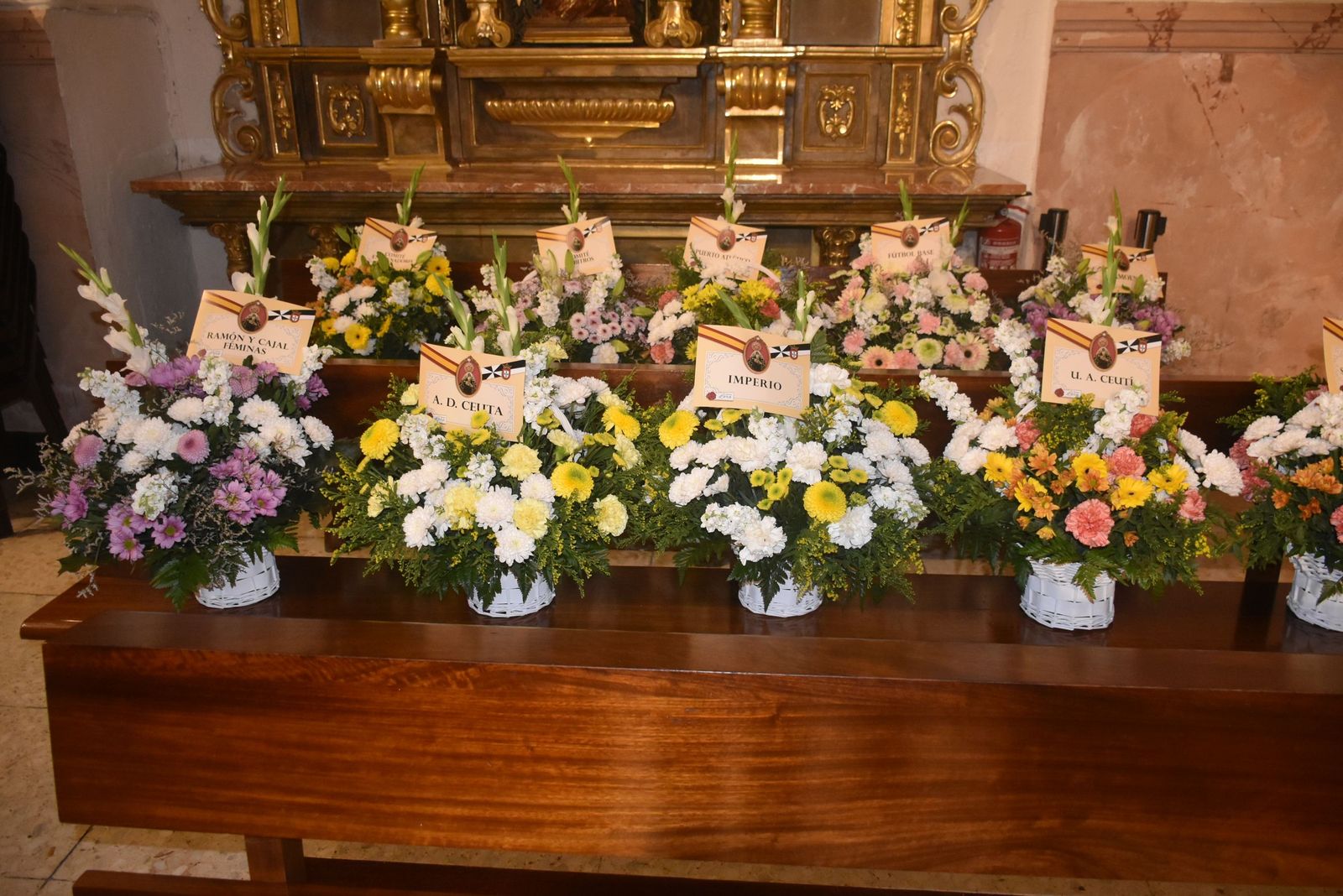 Ofrenda a la patrona y plegaria en Sidi Embarek