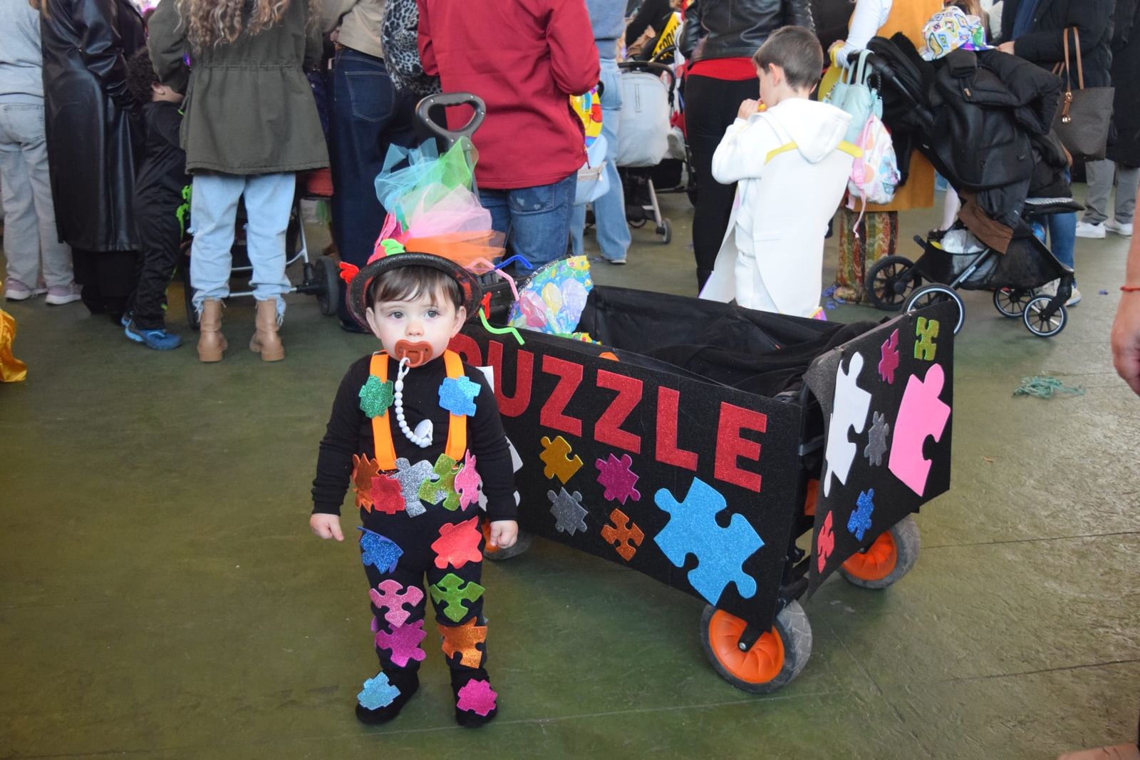 El concurso de carnaval infantil disfraza el Auditorio de la Marina con motivos de circo