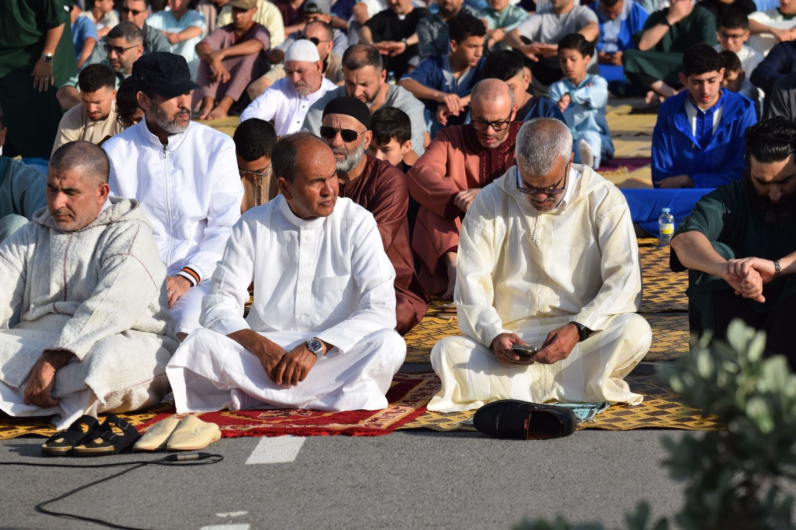 Los musulmanes de Ceuta abrazan la tradicional Musal-la que marca el inicio del Eid al Adha