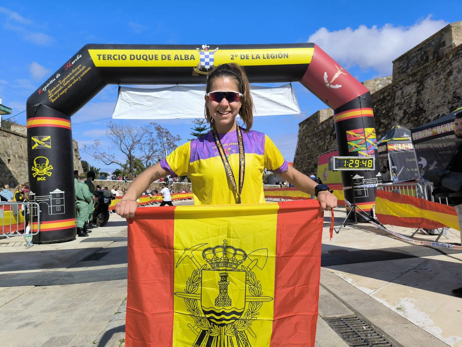 La teniente María Romero traz cruzar la línea de meta