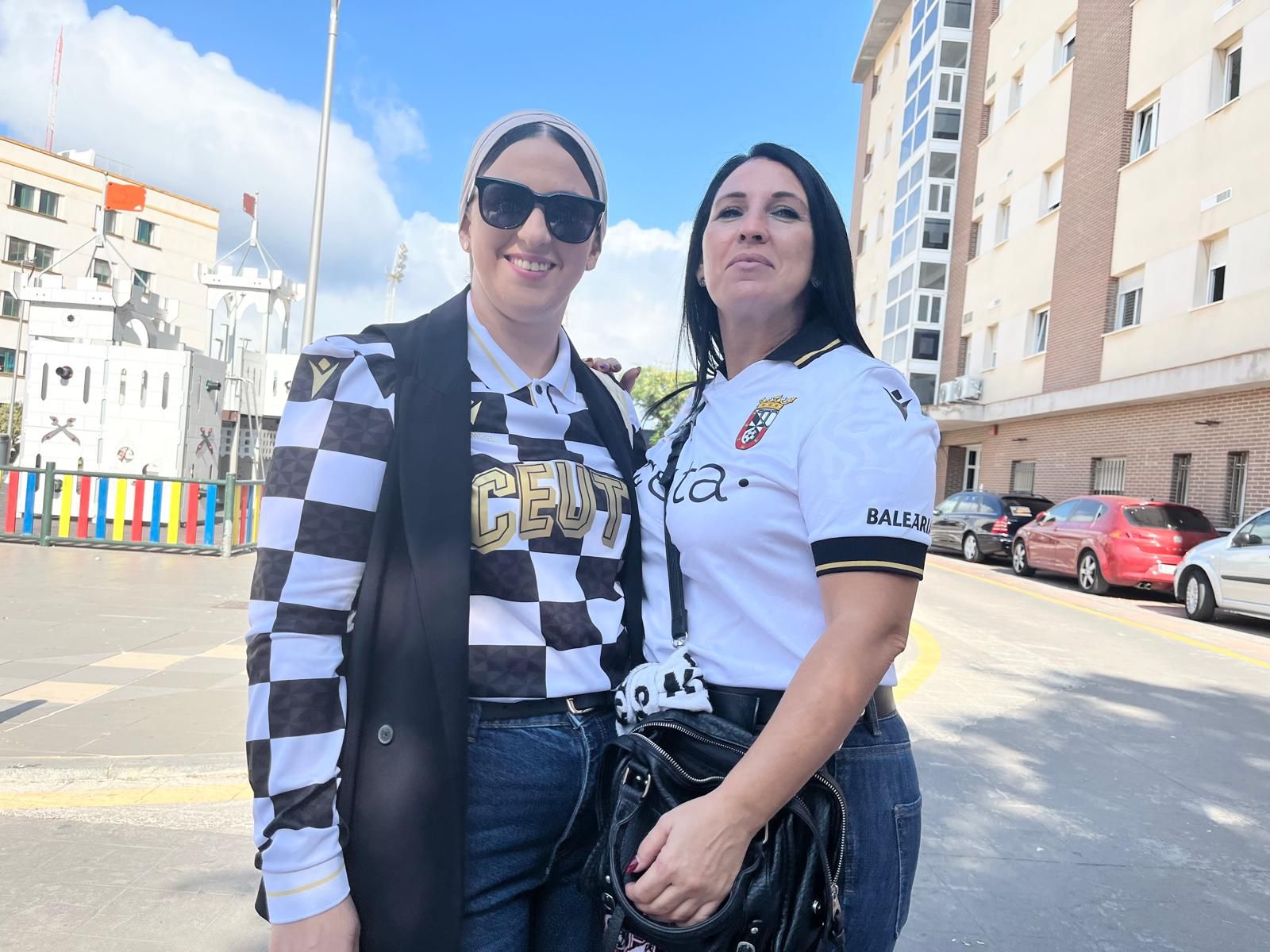 La afición de la AD Ceuta con su equipo desde el Alfonso Murube La afición de la AD Ceuta con su equipo desde el Alfonso Murube