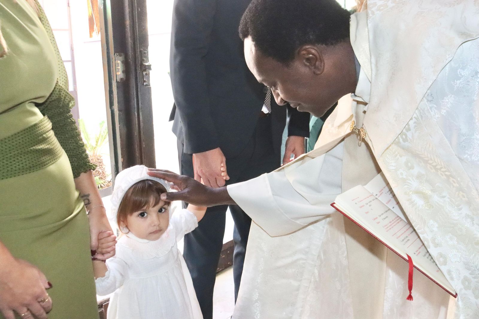 FOTOGALERÍA | Fabiola recibe el Sacramento del Bautismo en Santa Teresa