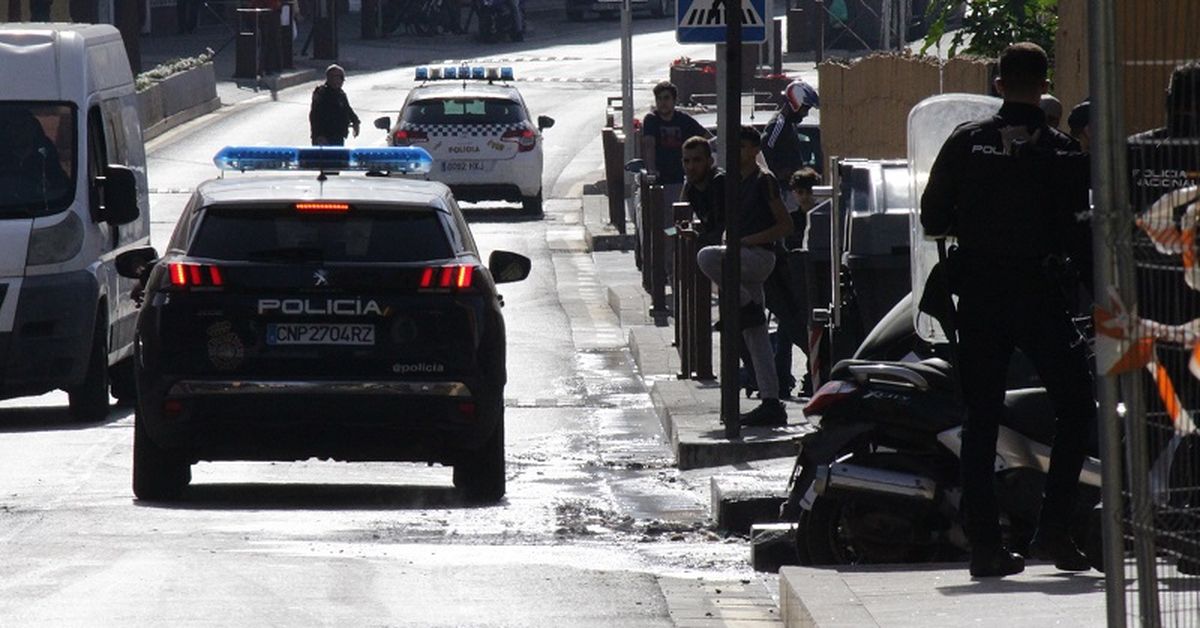 Un padre y su hijo menor detenidos en Ceuta por amenazar a otro hombre ...