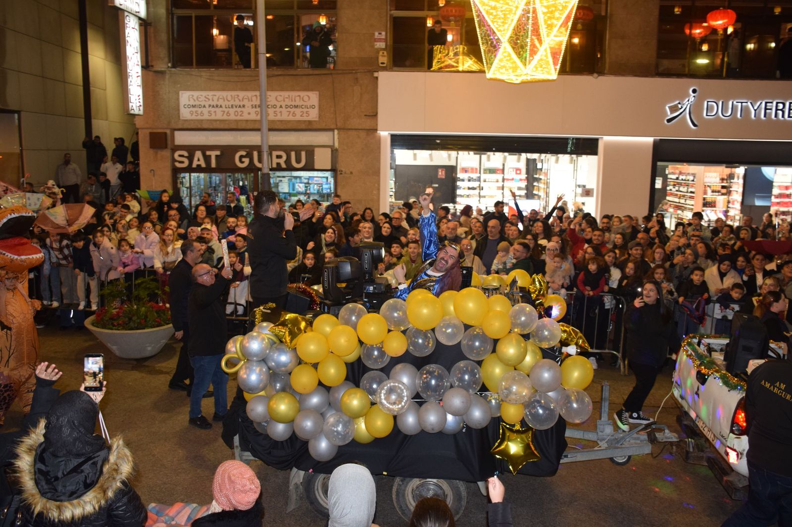 Los ceutíes se emocionan con la llegada de los Reyes Magos