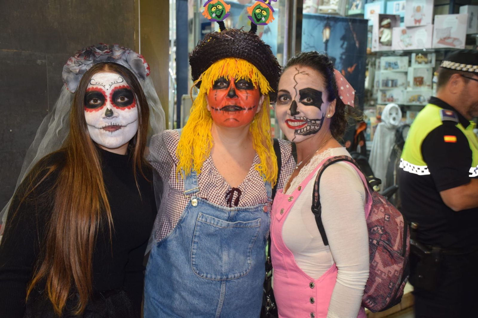 Ceuta se llena de huesos y risas en un Halloween de miedo Ceuta se llena de huesos y risas en un Halloween de risas