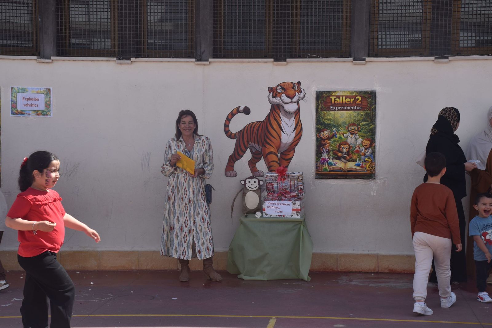 Simpática y colorida selva para poner fin a la Semana Cultural del 'José Acosta'