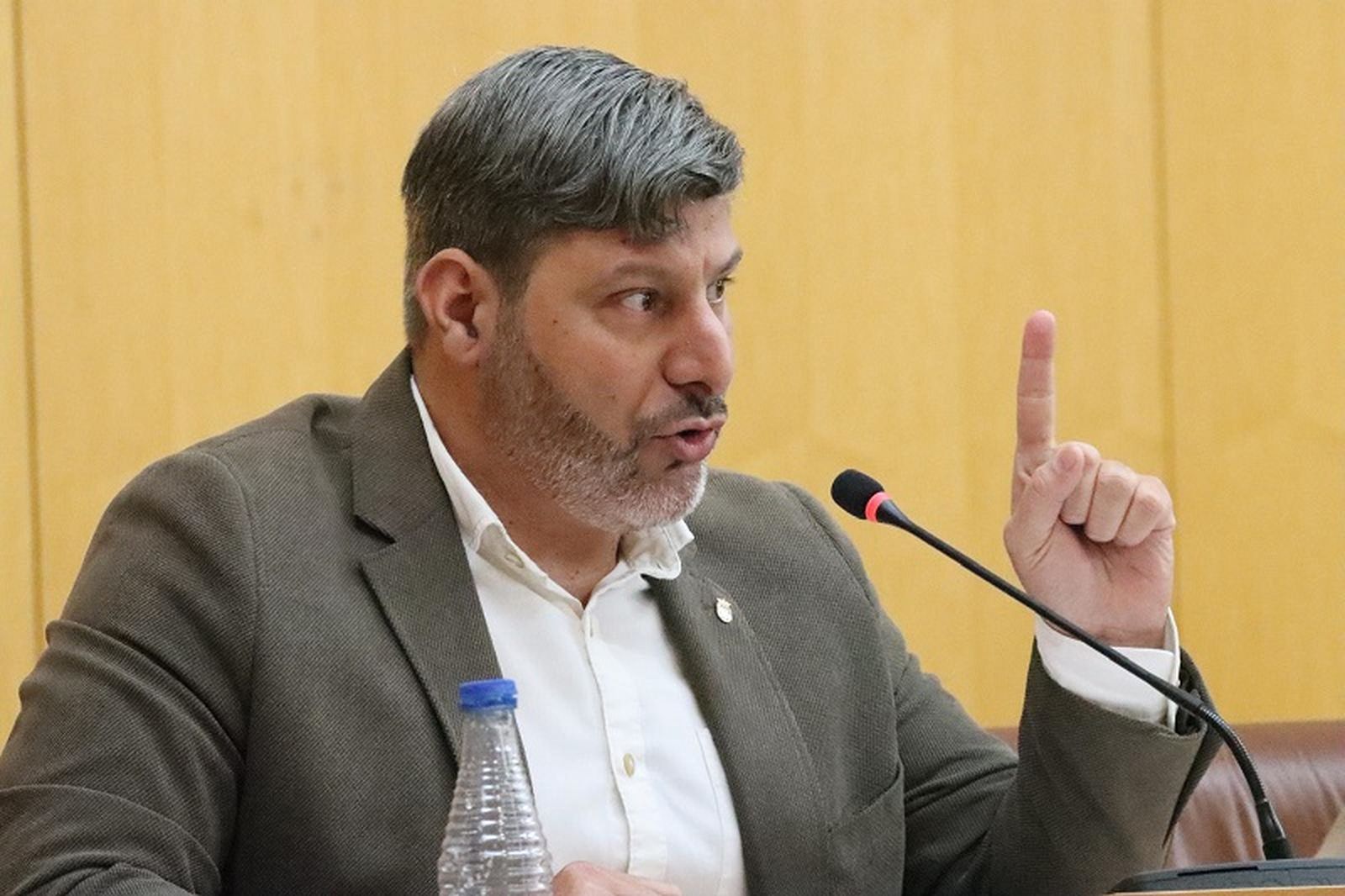 El líder de Ceuta Ya!, Mohamed Mustafa, durante un pleno. / FOTO REDUAN