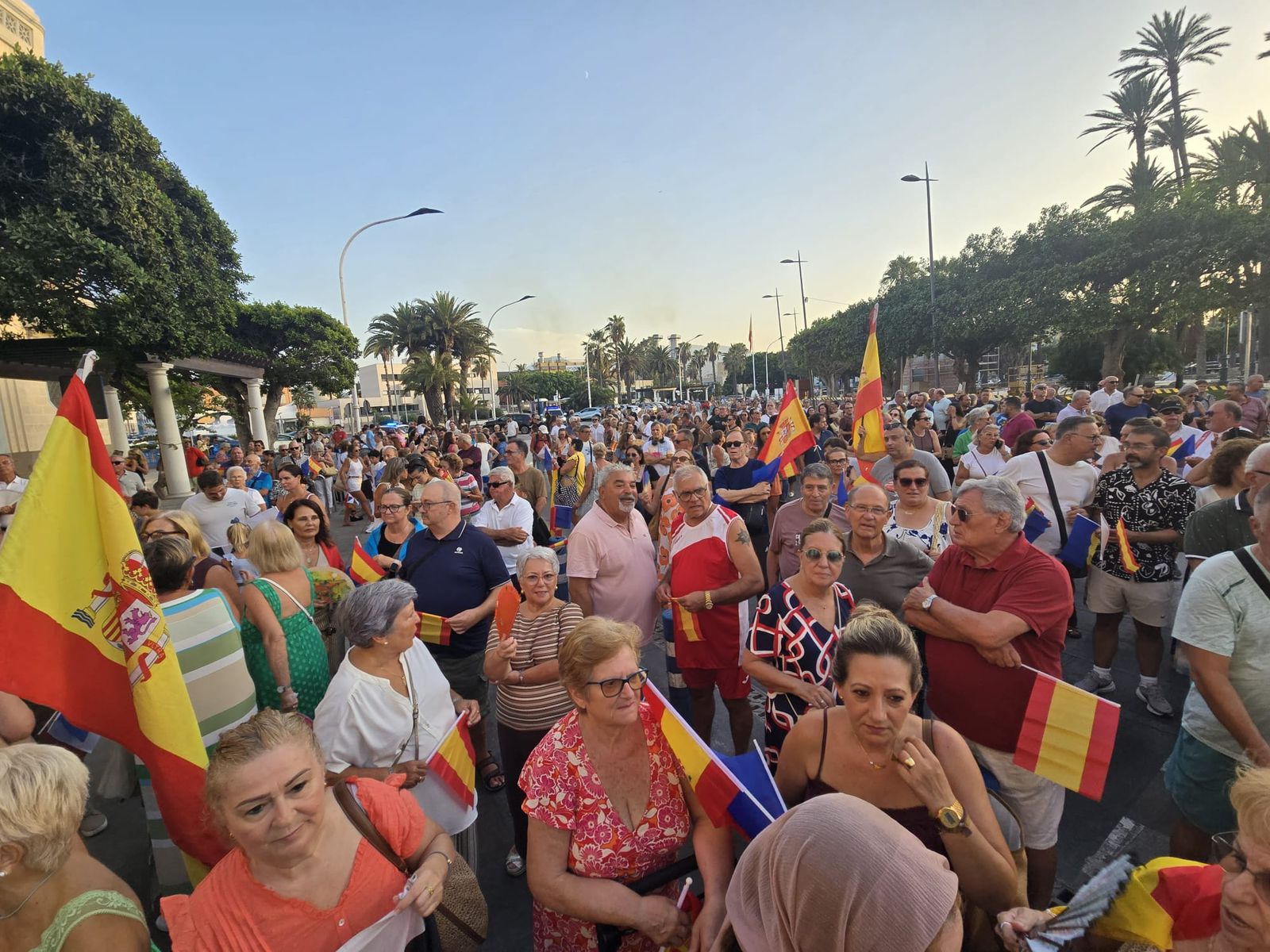 Melilla se vuelca con Ceuta: la Casa Regional de Ceuta, protagonista de una multitudinaria concentración