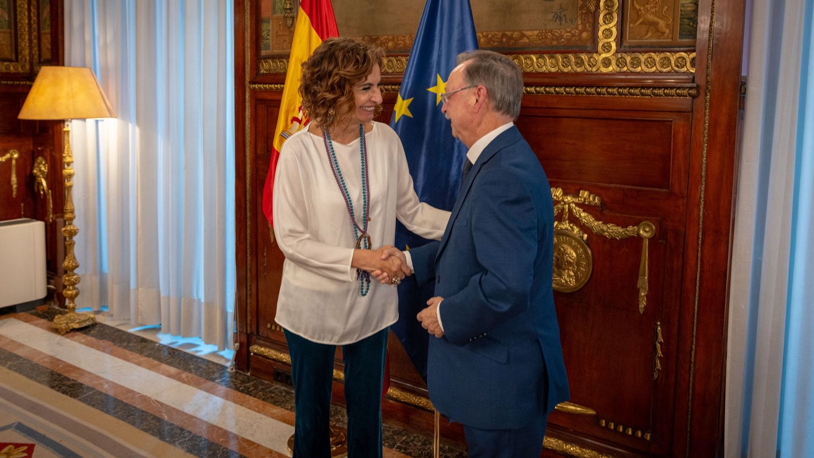 Vivas logra el apoyo de Montero para impulsar la inclusión y el nuevo modelo económico de Ceuta Vivas logra el apoyo de Montero para impulsar la inclusión y el nuevo modelo económico de Ceuta