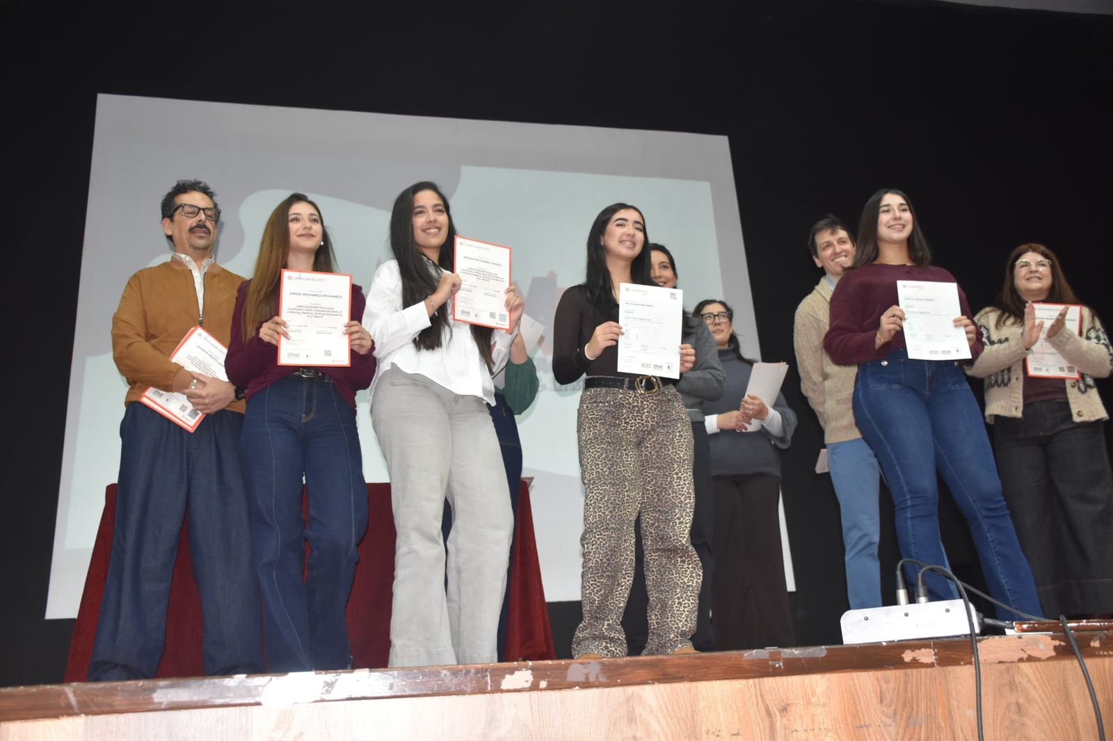 Las academias Art Factory y Big Ben entregan los certificados de inglés a su alumnado