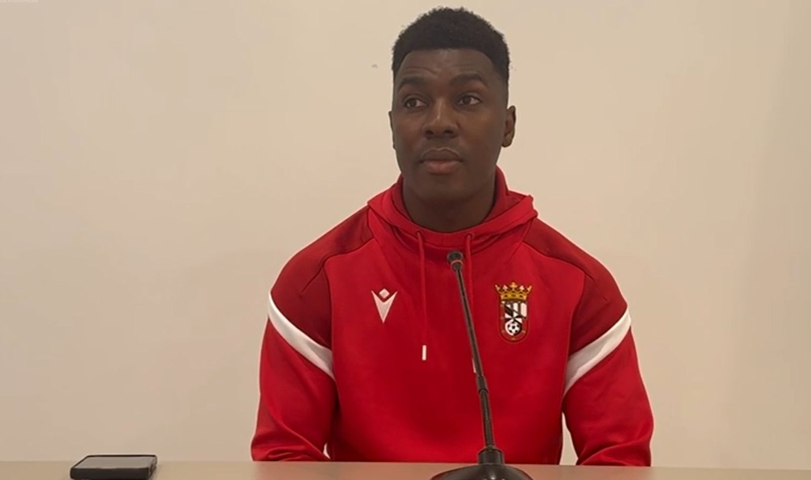 Koné, en rueda de prensa