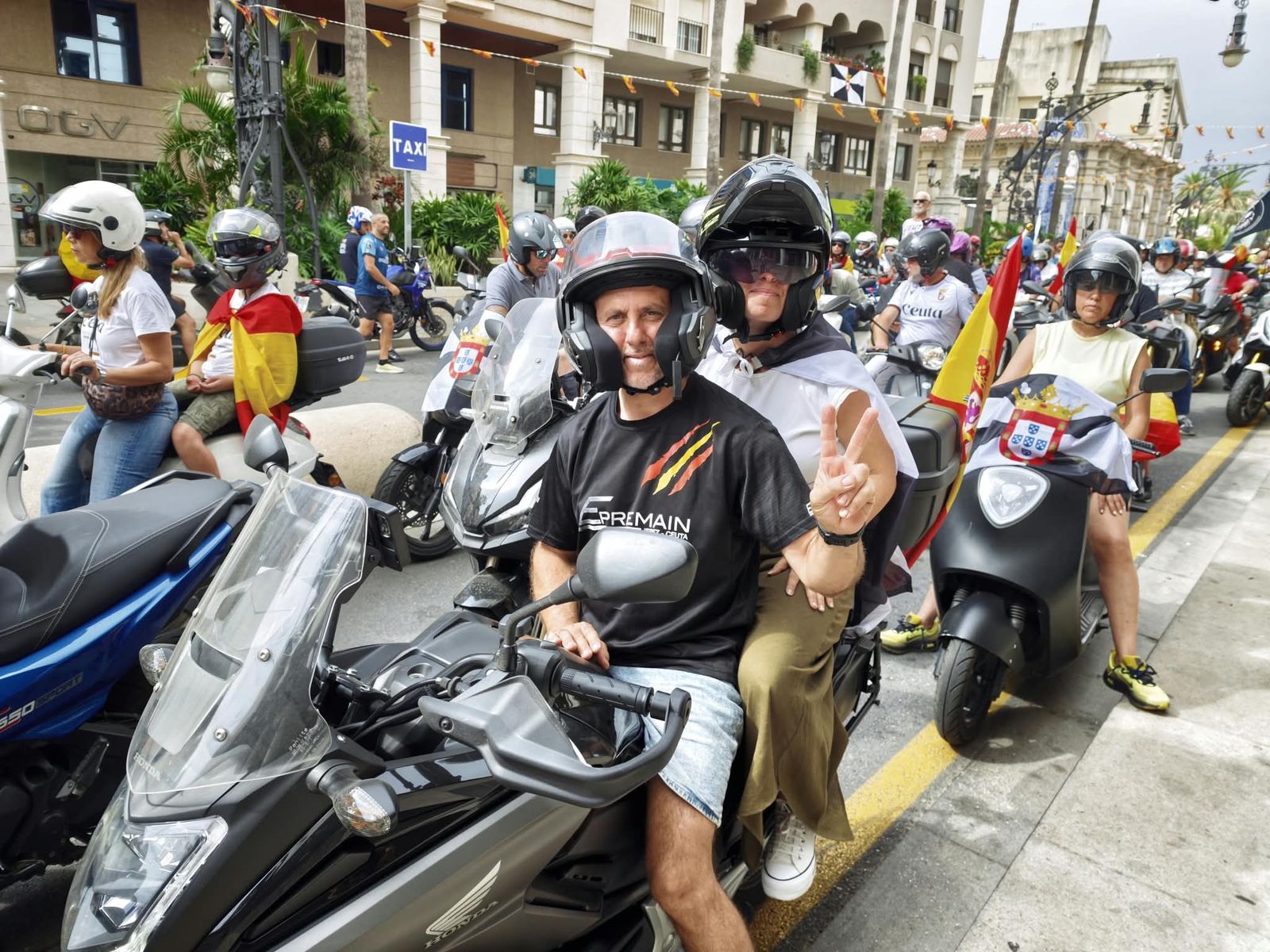 Cientos de motoristas se manifiestan por las calles de Ceuta