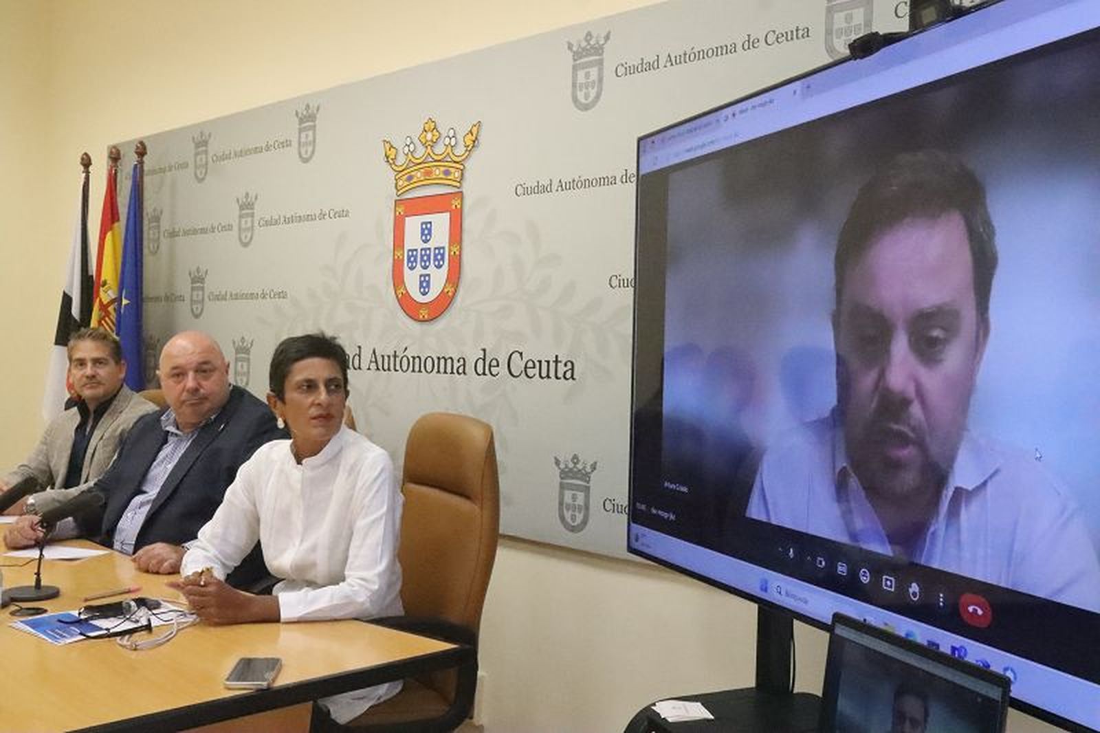 Arturo Criado (derecha), subdirector de El Español, quien asistió a la comparecencia de forma online./ FOTO REDUAN