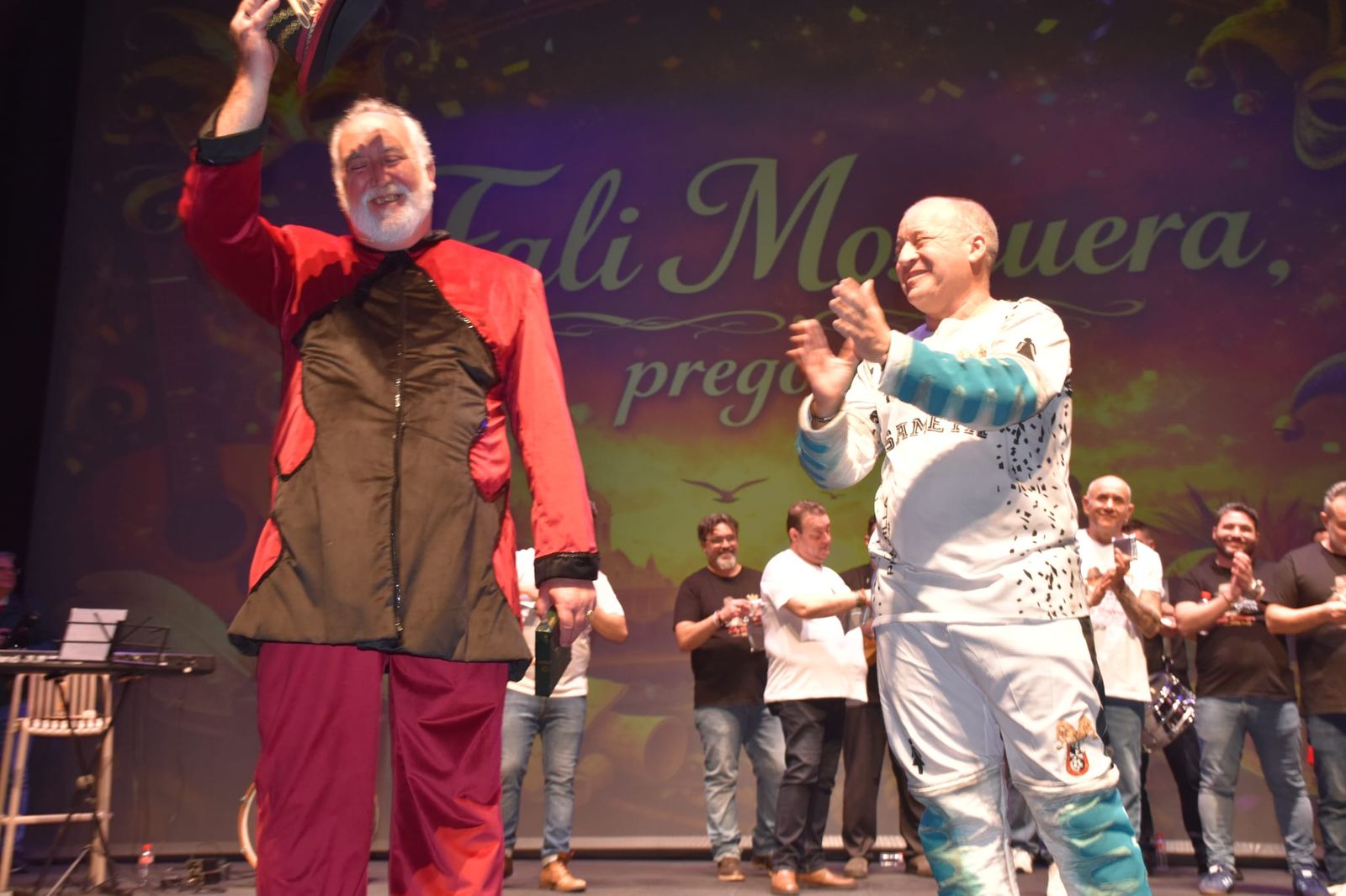 Mosquera emociona a Ceuta cantándole a la 'señora que es igual a Cádiz'