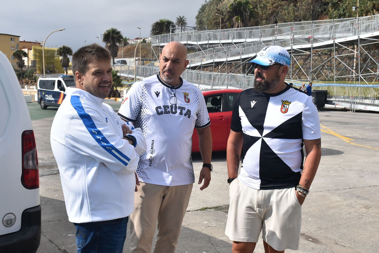 Concentración motera en Juan XXIII para ayudar a Cáritas en la recogida de alimentos