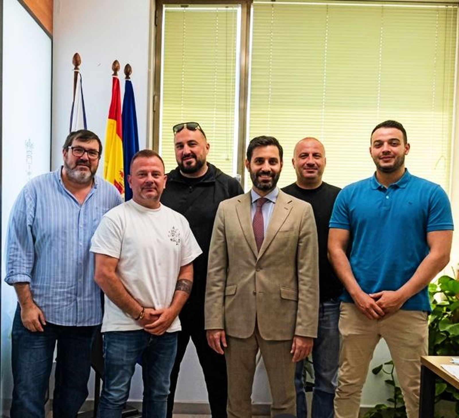Consejero y sindicalistas, tras la reunión