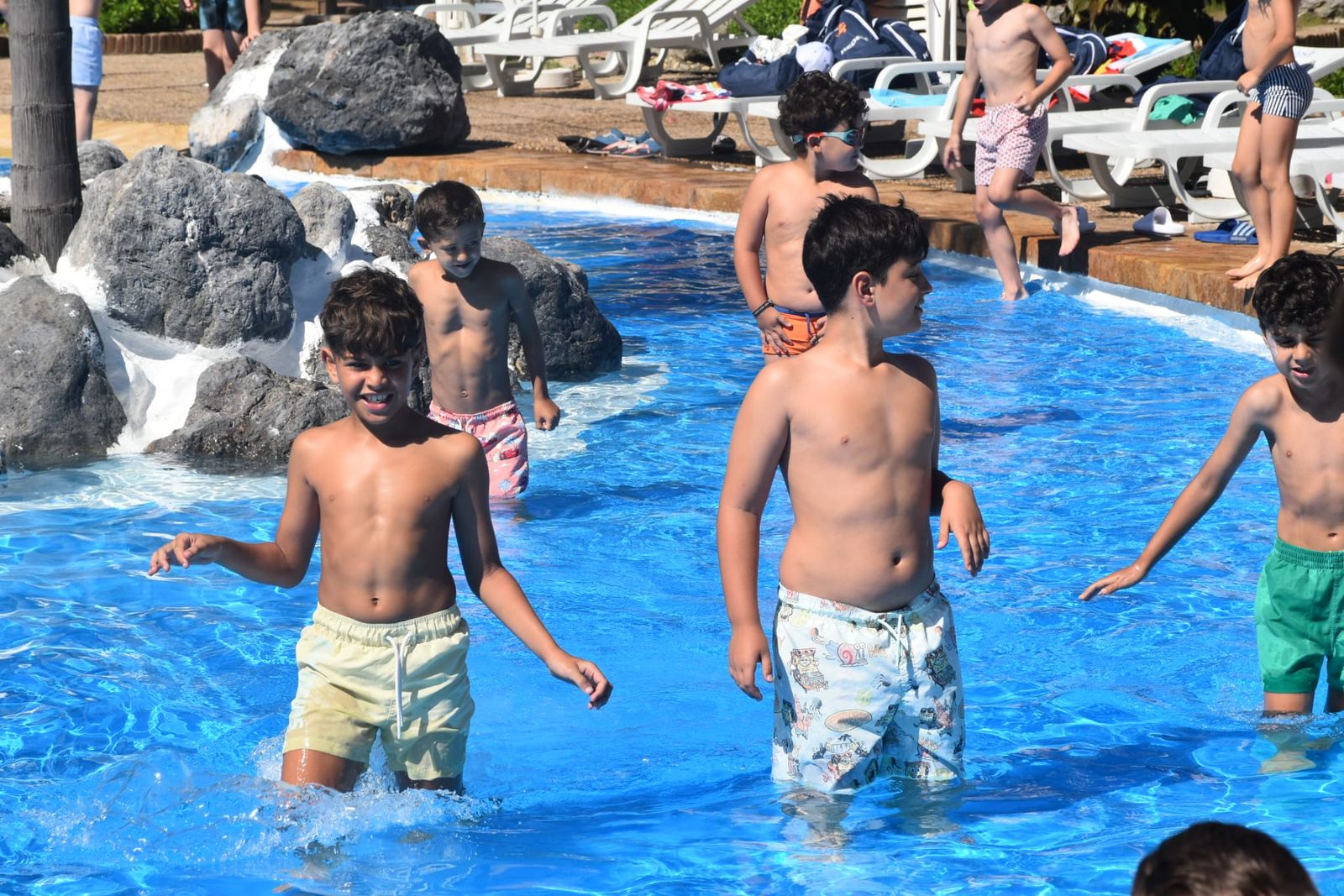 El Campus de Verano Emilio Cózar disfruta de una refrescante jornada en el Parque Marítimo