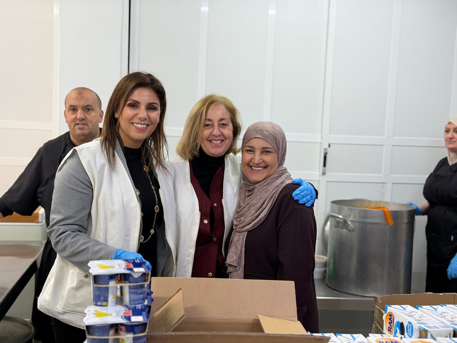 Nabila Benzina, durante su visita a las instalaciones de la oenegé