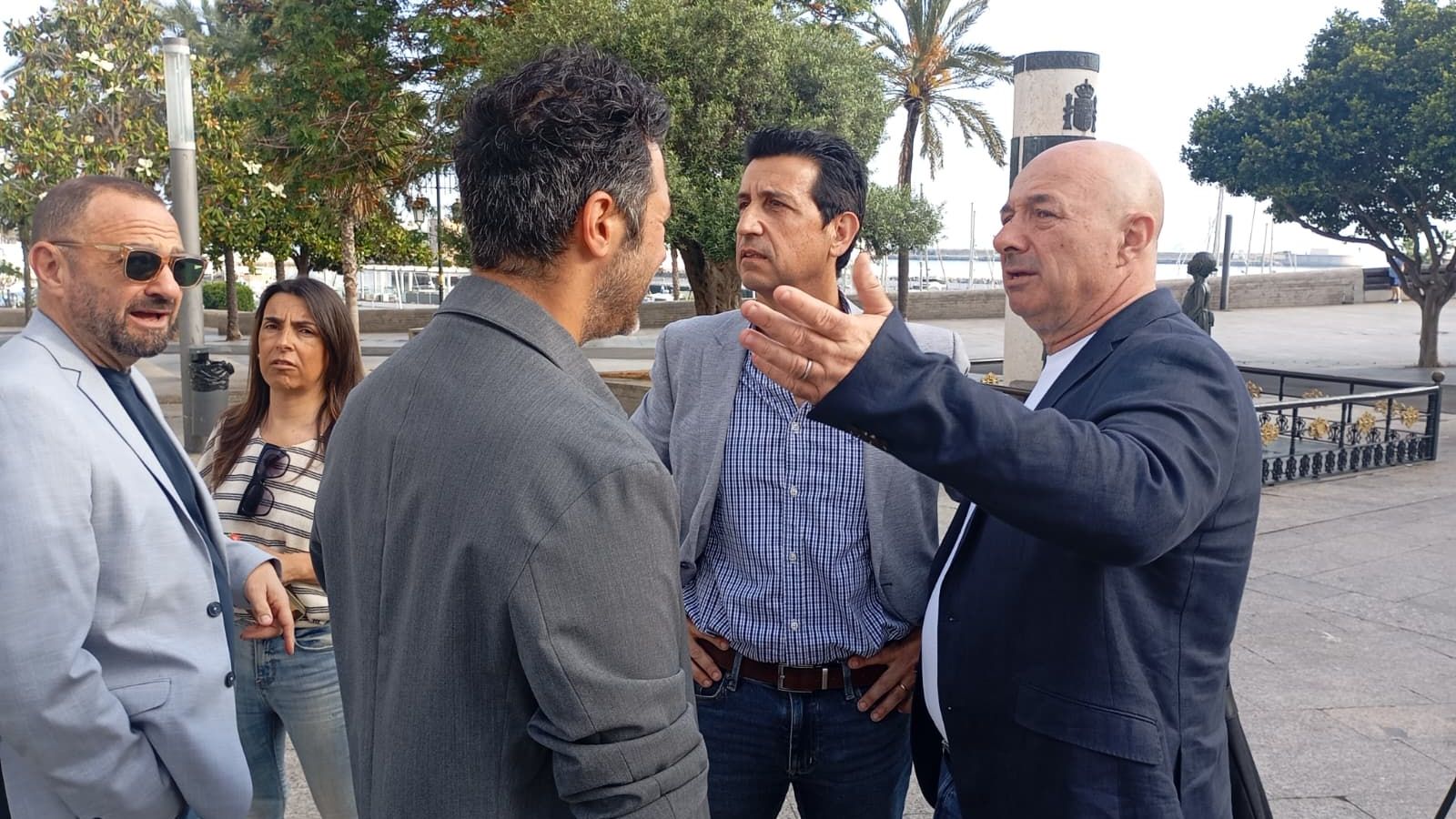 Nicola Cecchi charla con José María Mora, Juan Antonio Hidalgo y Javier Lesmes