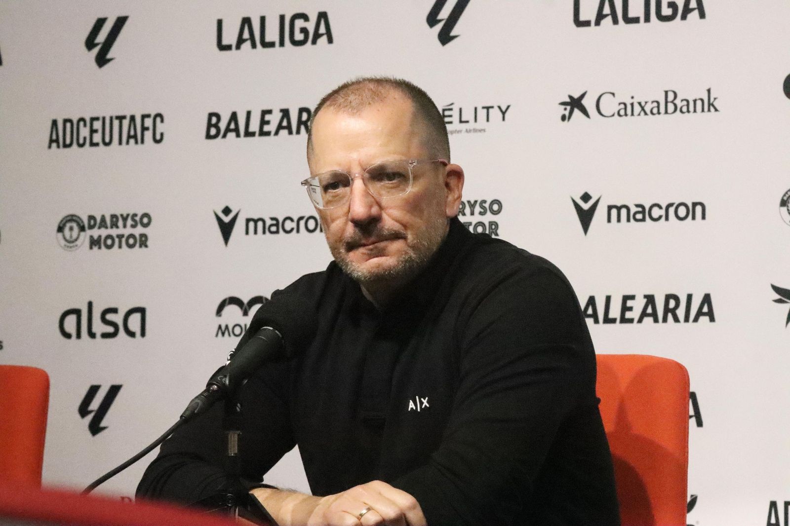 José Juan Romero, técnico de la AD Ceuta, durante la rueda de prensa tras el encuentro disputado ante la UD Las Palmas
