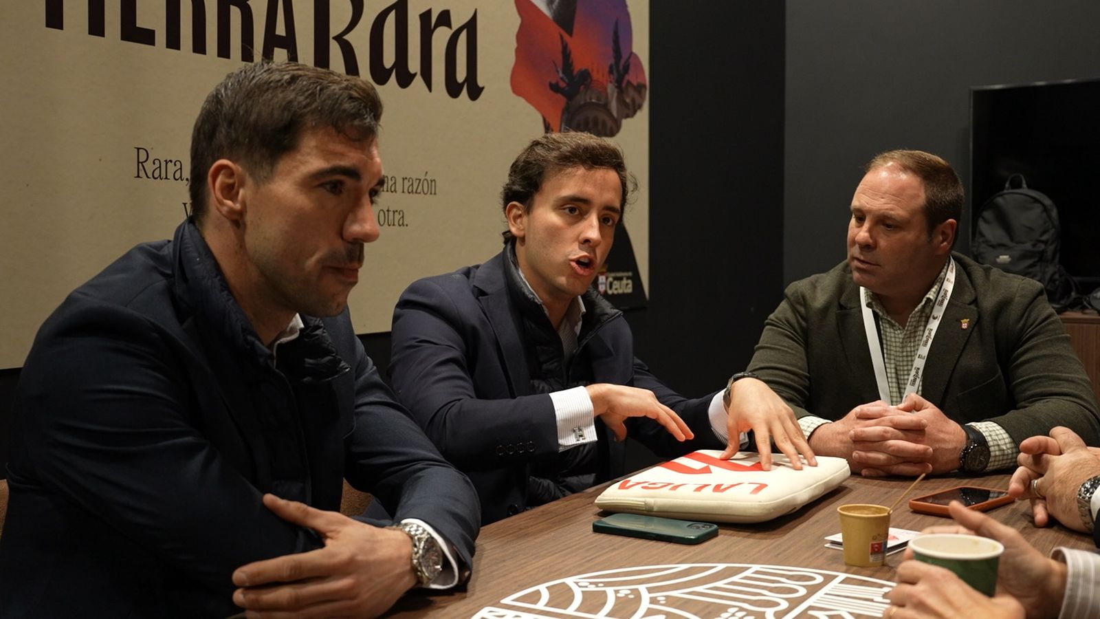 Ceuta inicia su participación en FITUR asistiendo al homenaje a las víctimas de Adamuz en el stand de Andalucía