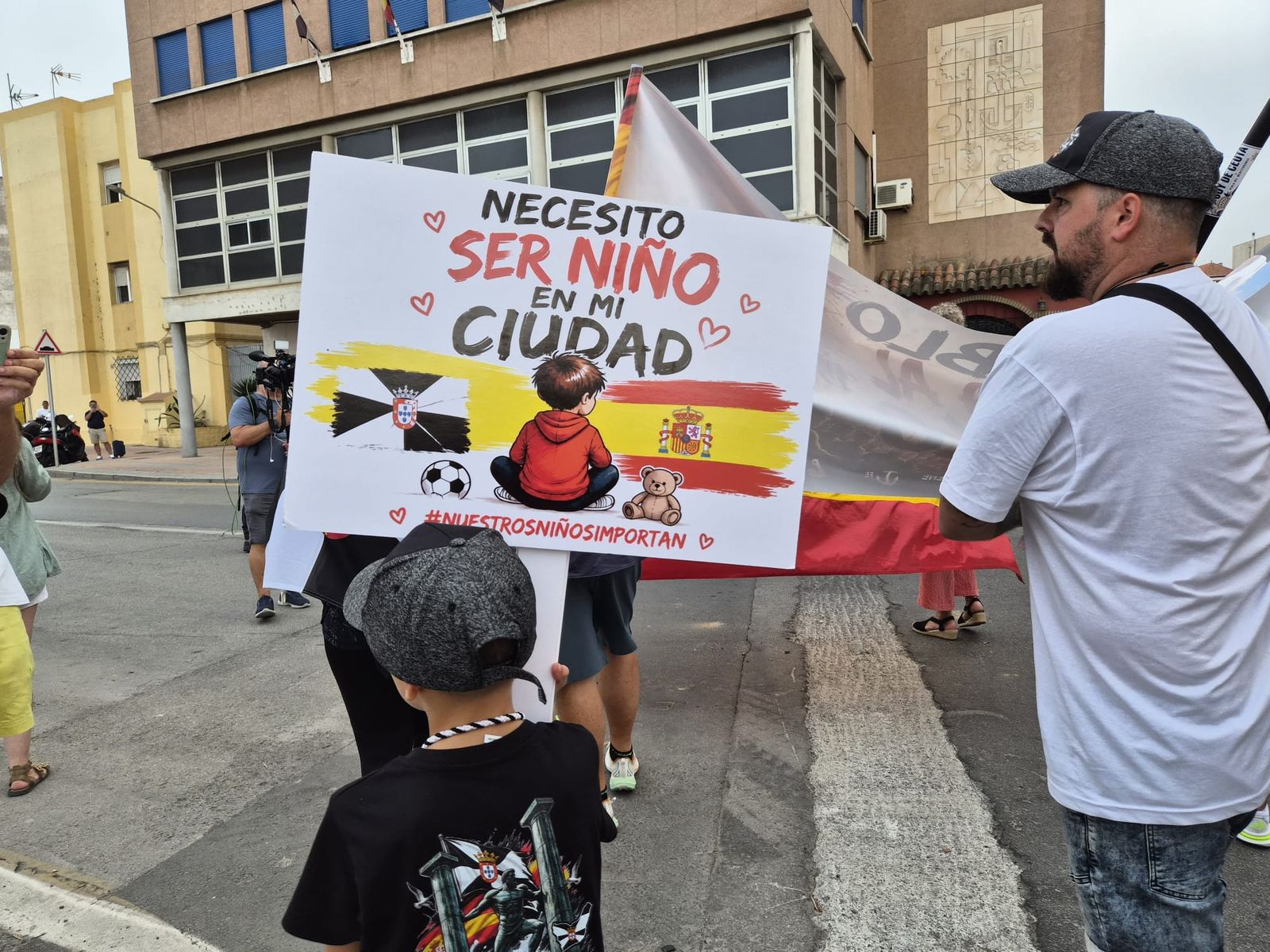 Los vecinos intensifican sus protestas contra el embolsamiento previsto en el Muelle de Poniente