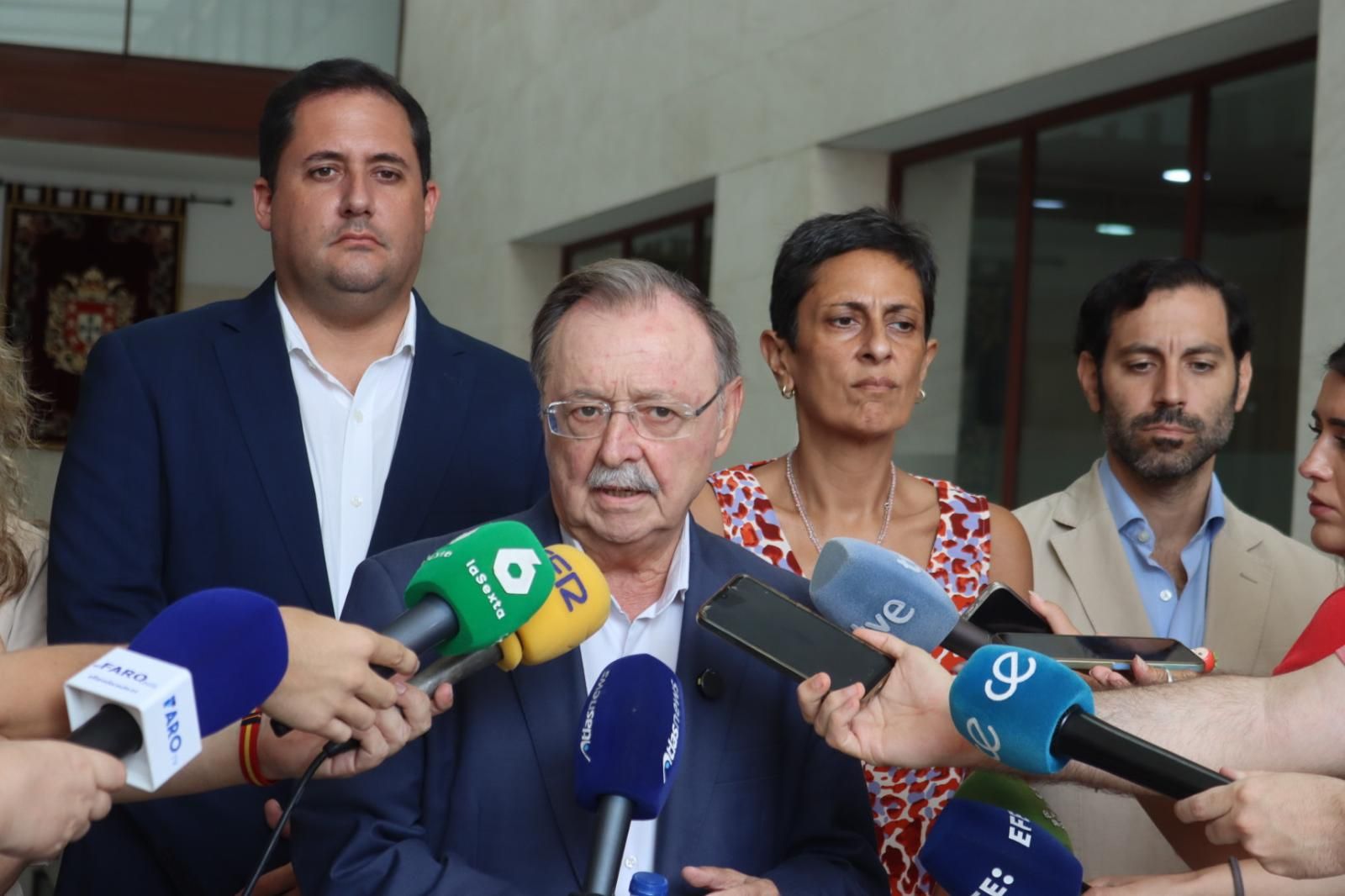 El presidente de Ceuta, Juan Vivas, comparece este sábado ante los medios