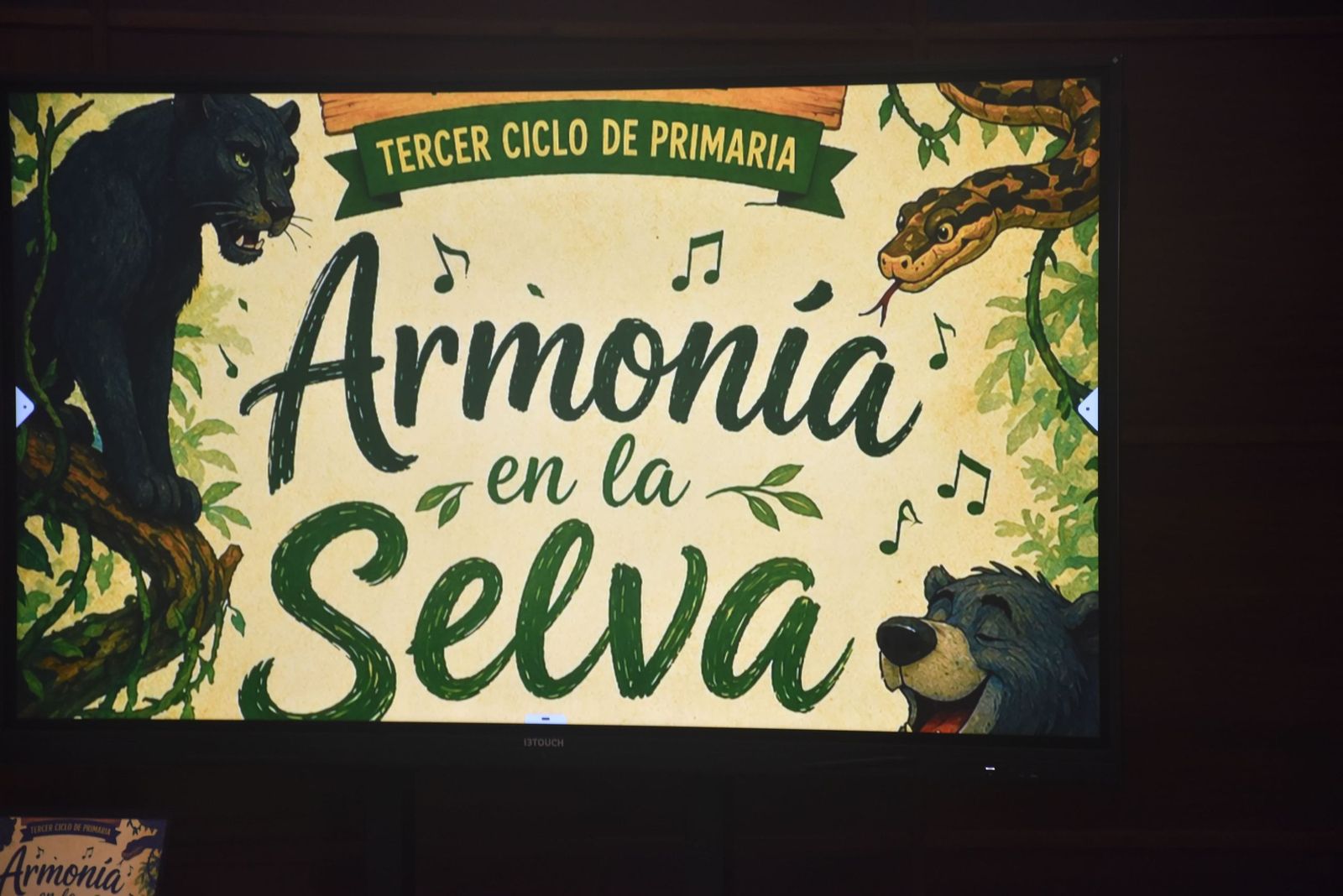 Simpática y colorida selva para poner fin a la Semana Cultural del 'José Acosta'